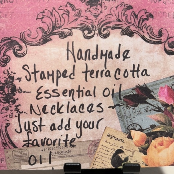 Clay floral necklace handmade 1” circle NEW - Picture 3 of 3